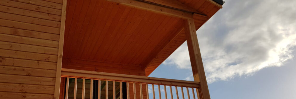 Parement et balustrade en bois