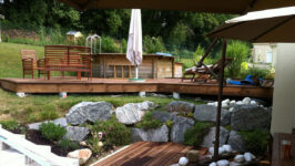 Terrasse bois sur solives et piscine en bois
